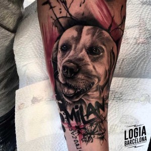 tatuaje_brazo_perro_spiros_befanis_logia_barcelona 